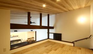 LDK全体を見下ろせる小屋裏収納。趣味や仕事のスペースとしても使える、隠れ家的な空間。