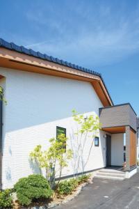正面はシンプルな雰囲気でコーディネート。